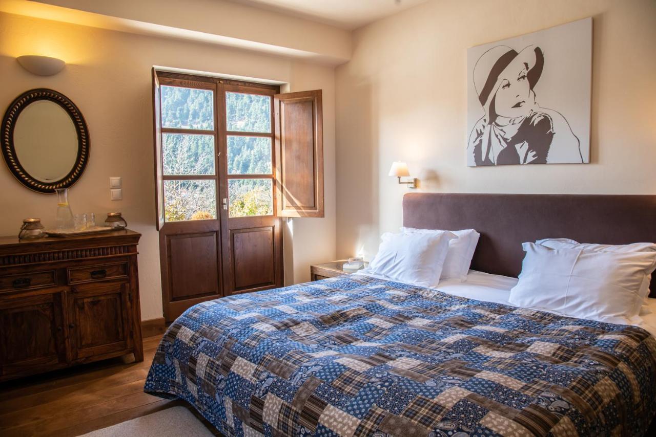 Epoches Hotel Karpeníszi Kültér fotó