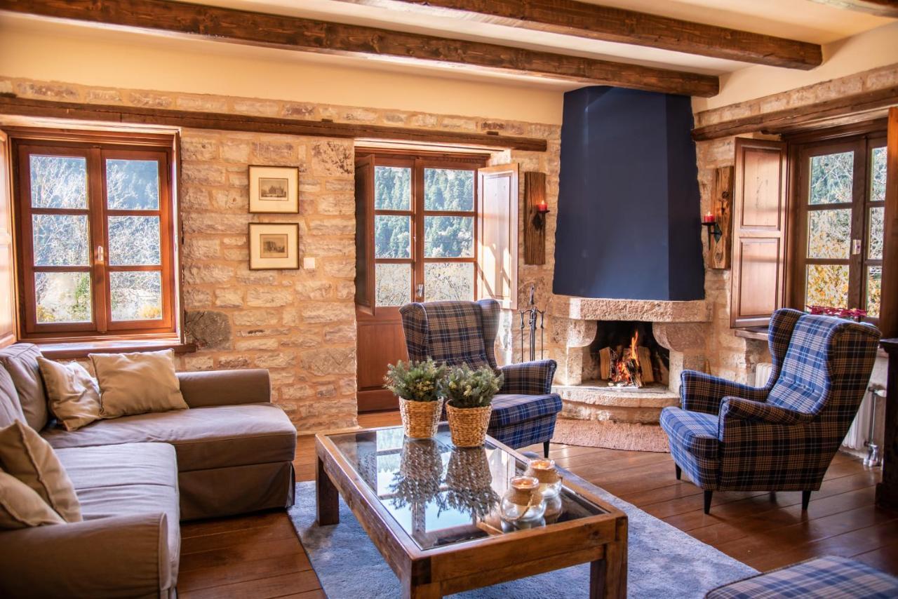 Epoches Hotel Karpeníszi Kültér fotó