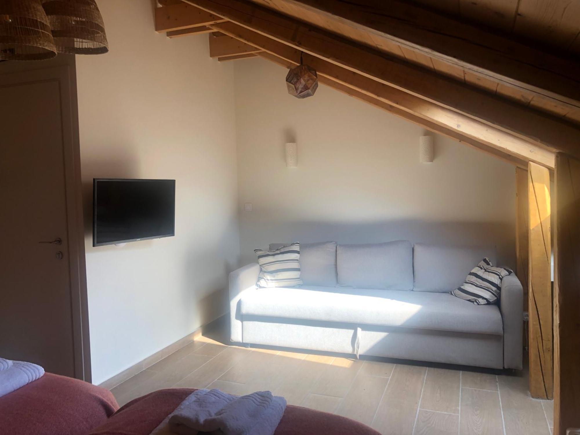 Epoches Hotel Karpeníszi Kültér fotó