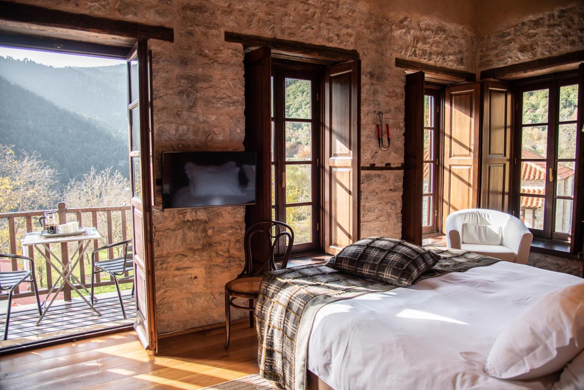 Epoches Hotel Karpeníszi Kültér fotó