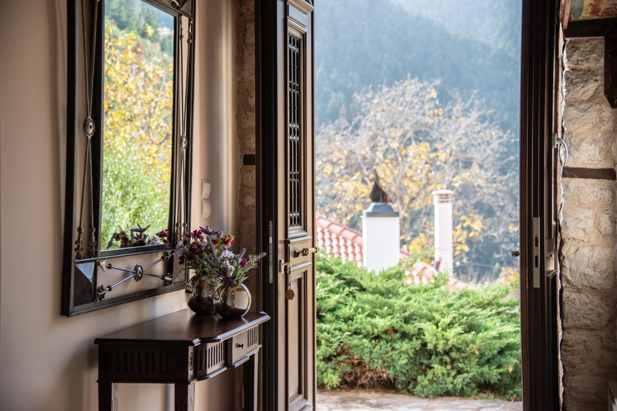 Epoches Hotel Karpeníszi Kültér fotó