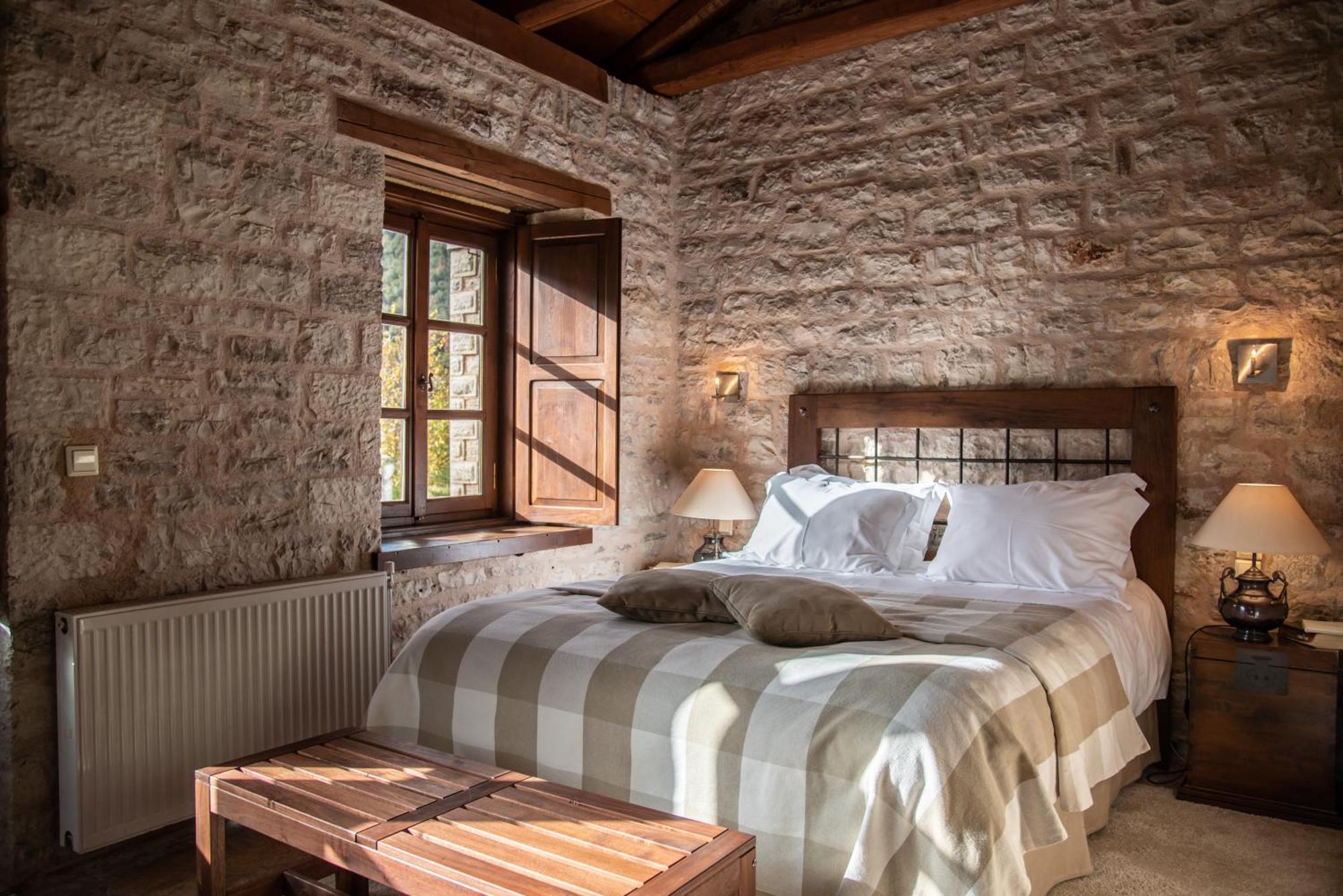Epoches Hotel Karpeníszi Kültér fotó