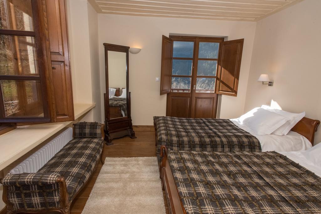 Epoches Hotel Karpeníszi Kültér fotó