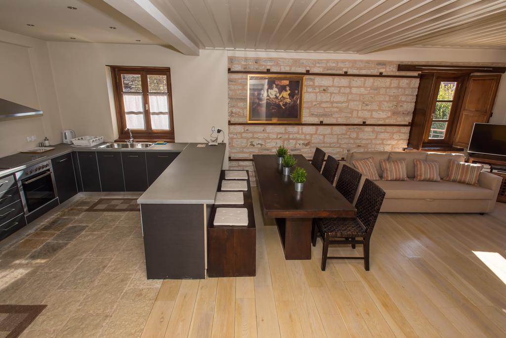 Epoches Hotel Karpeníszi Kültér fotó