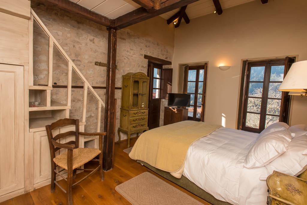 Epoches Hotel Karpeníszi Szoba fotó