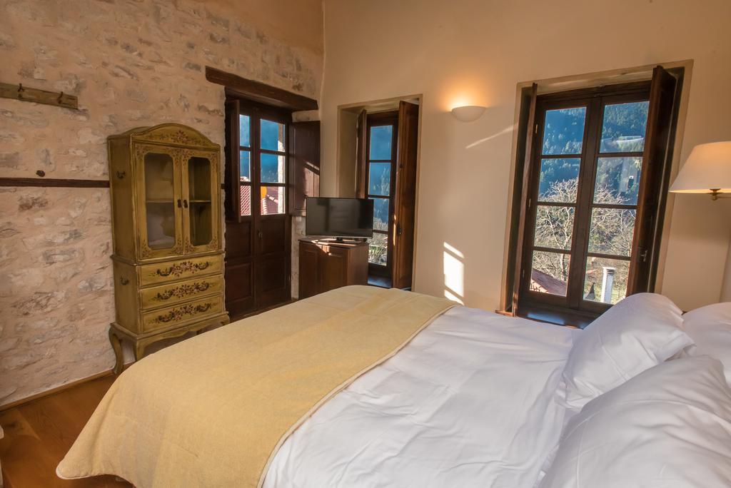 Epoches Hotel Karpeníszi Kültér fotó