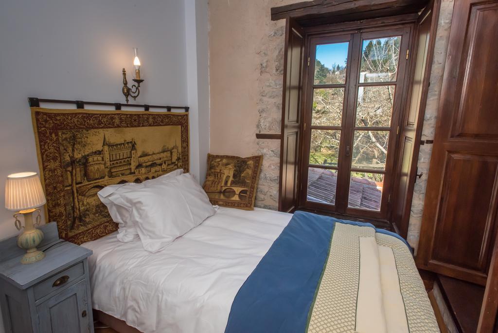 Epoches Hotel Karpeníszi Kültér fotó