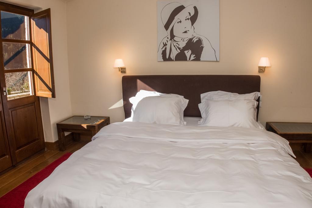Epoches Hotel Karpeníszi Kültér fotó