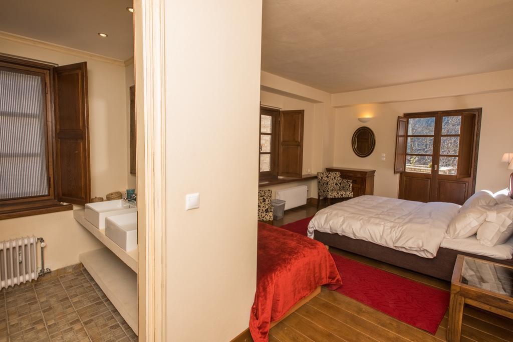 Epoches Hotel Karpeníszi Kültér fotó
