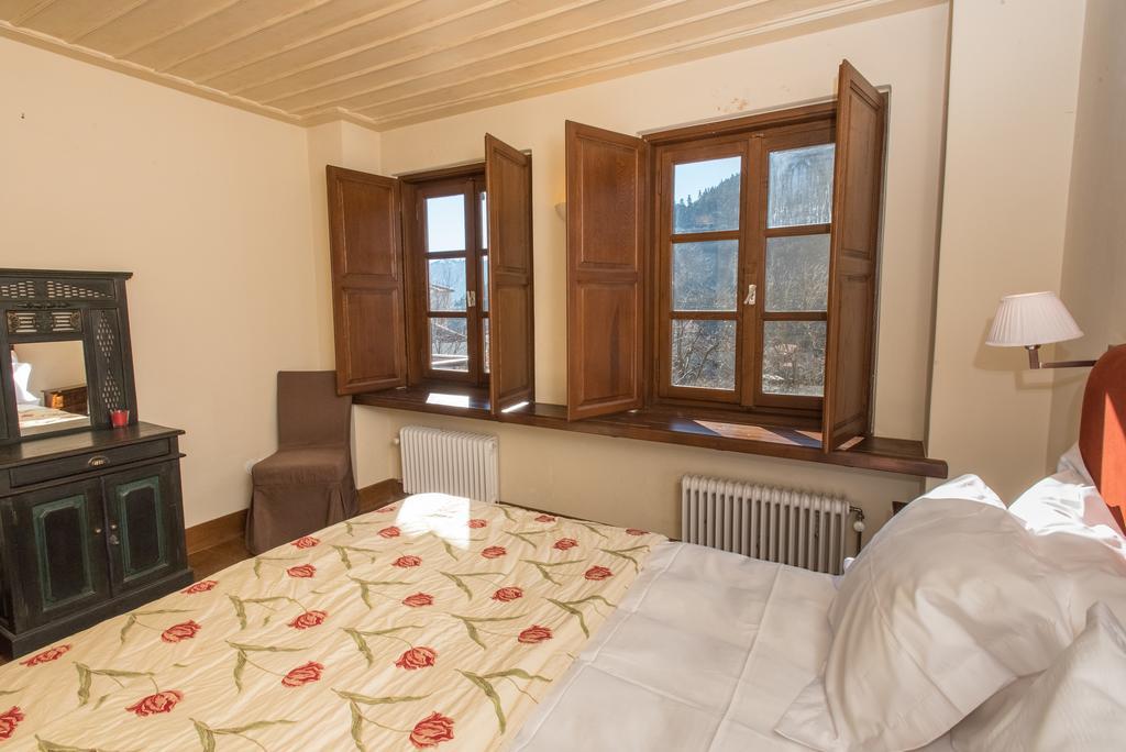 Epoches Hotel Karpeníszi Kültér fotó