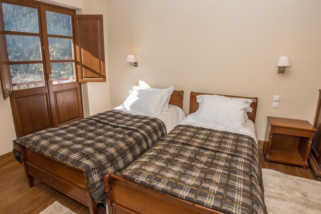 Epoches Hotel Karpeníszi Kültér fotó