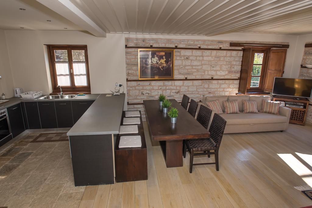 Epoches Hotel Karpeníszi Kültér fotó