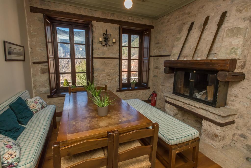 Epoches Hotel Karpeníszi Kültér fotó
