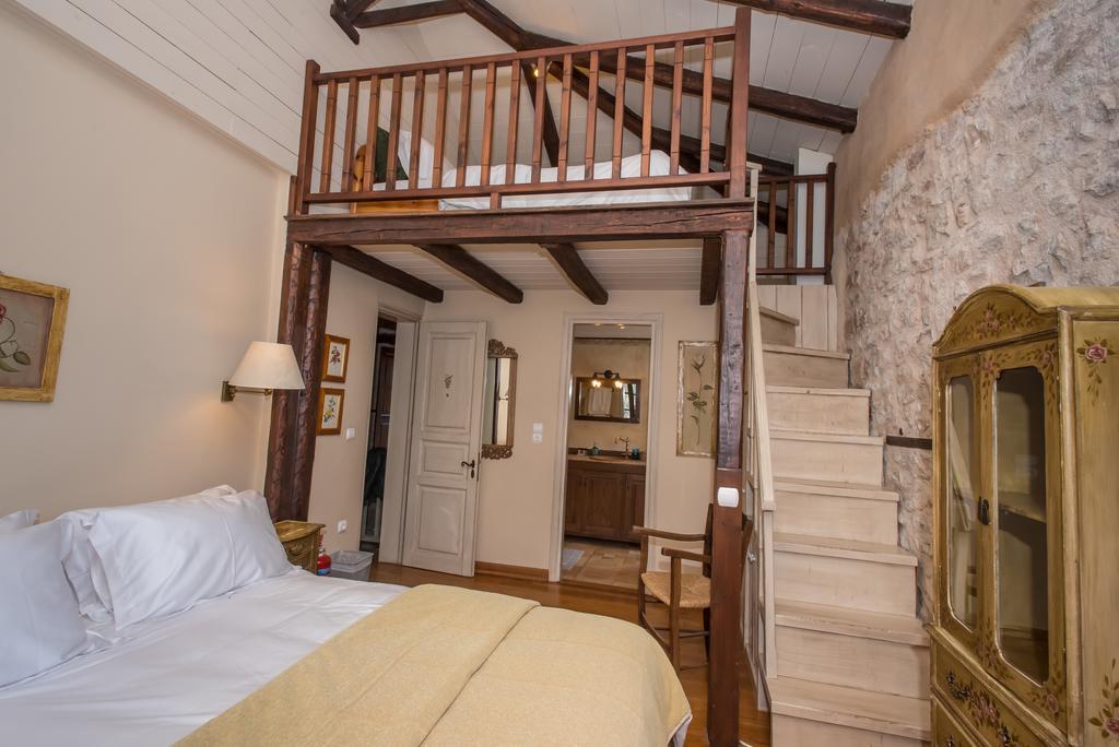 Epoches Hotel Karpeníszi Kültér fotó