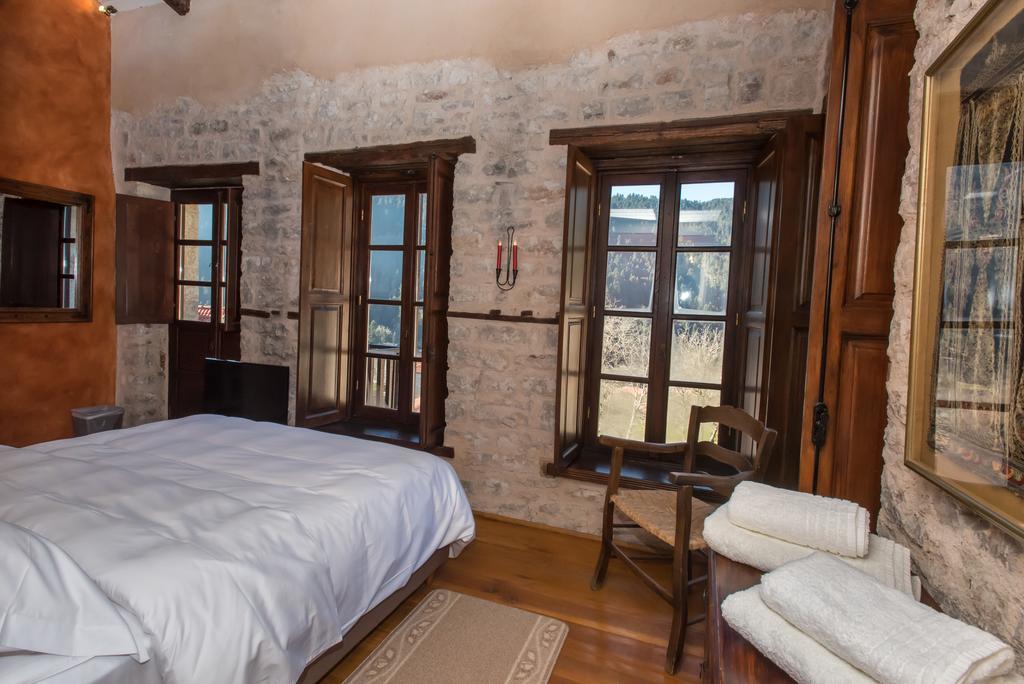 Epoches Hotel Karpeníszi Kültér fotó