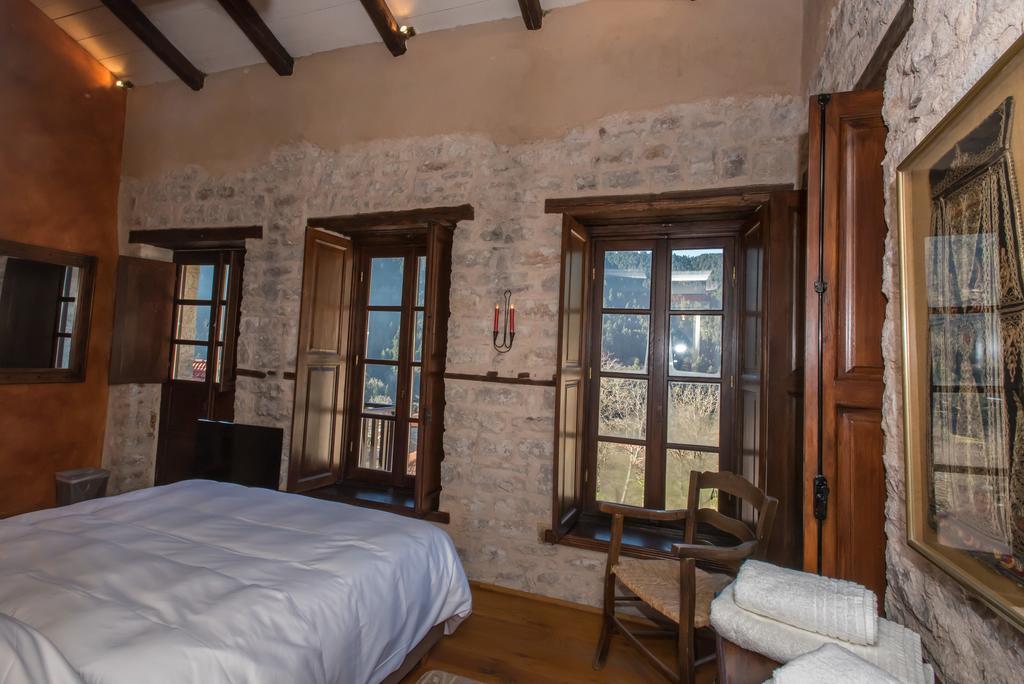 Epoches Hotel Karpeníszi Kültér fotó