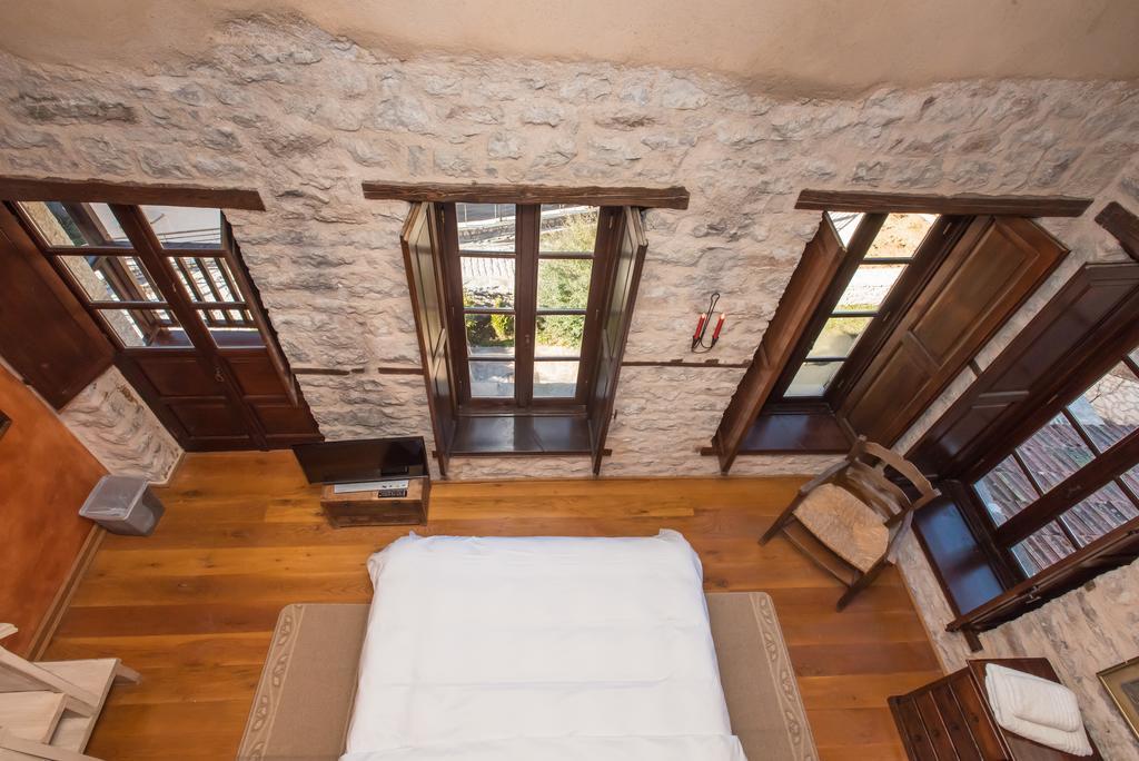 Epoches Hotel Karpeníszi Kültér fotó