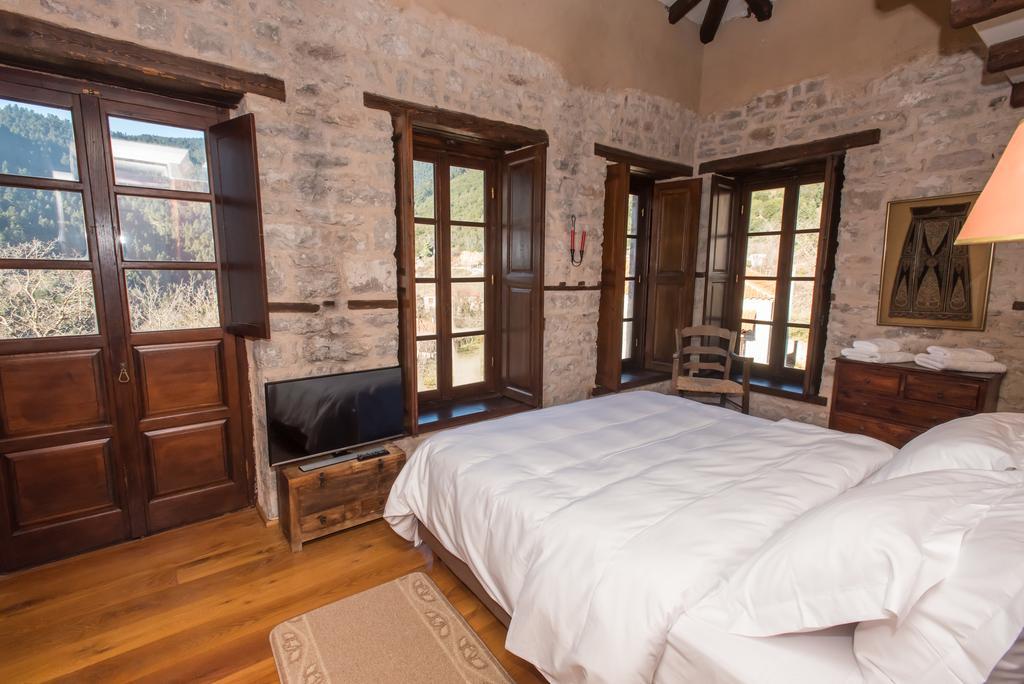 Epoches Hotel Karpeníszi Kültér fotó