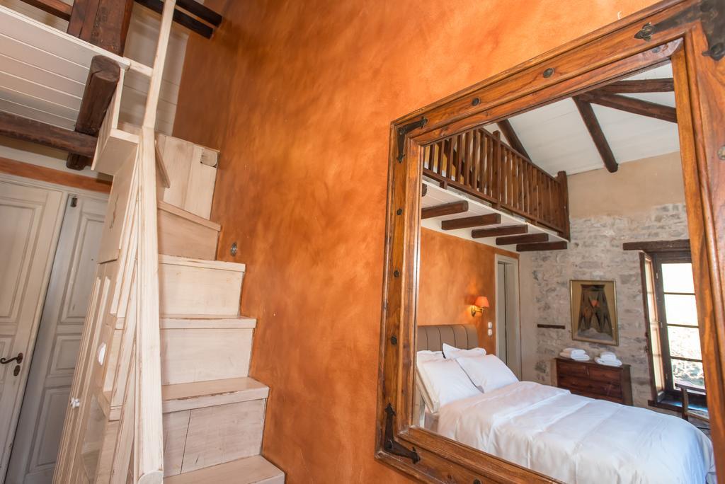 Epoches Hotel Karpeníszi Kültér fotó