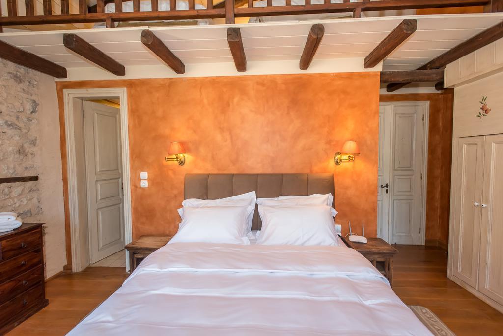 Epoches Hotel Karpeníszi Kültér fotó