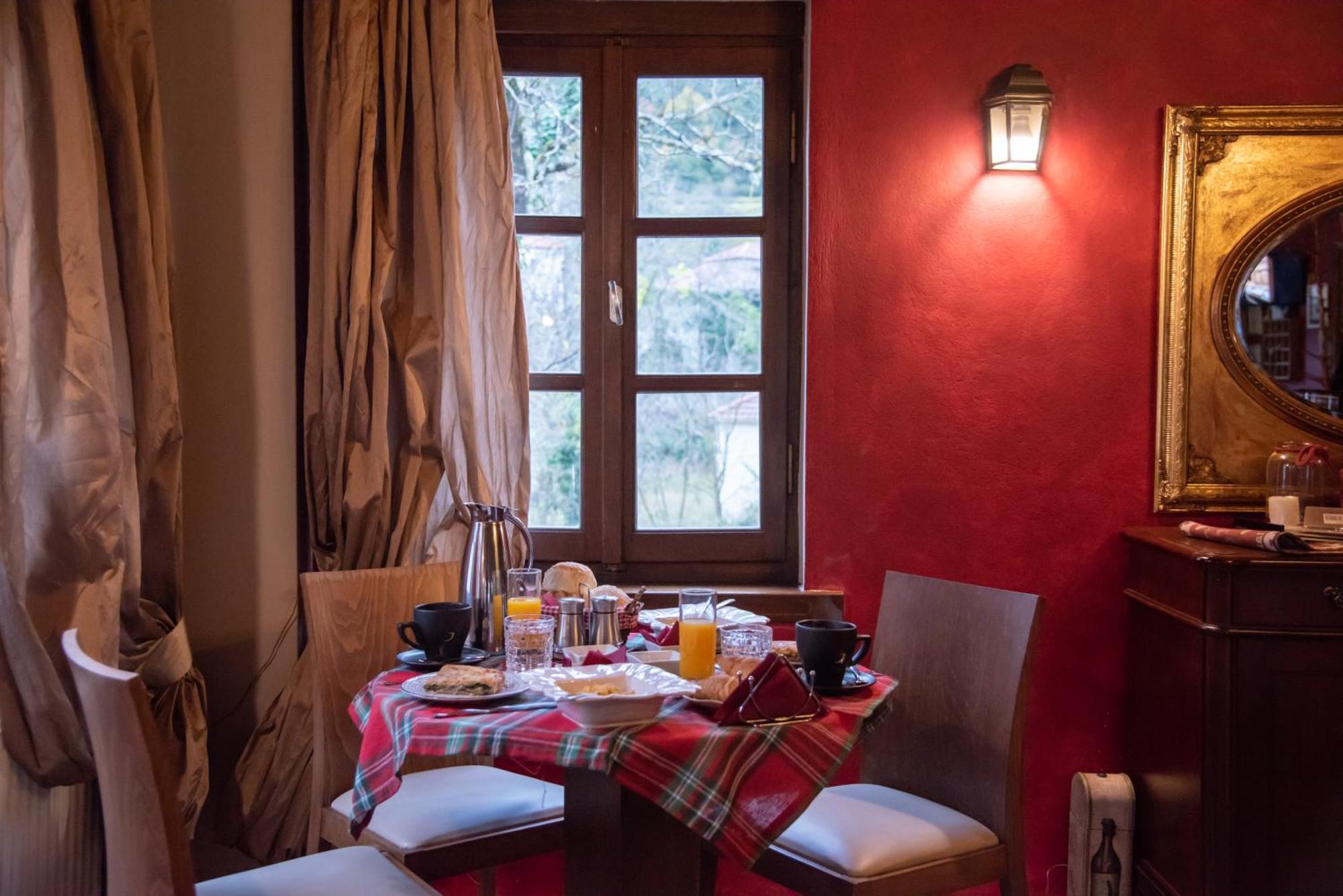 Epoches Hotel Karpeníszi Kültér fotó