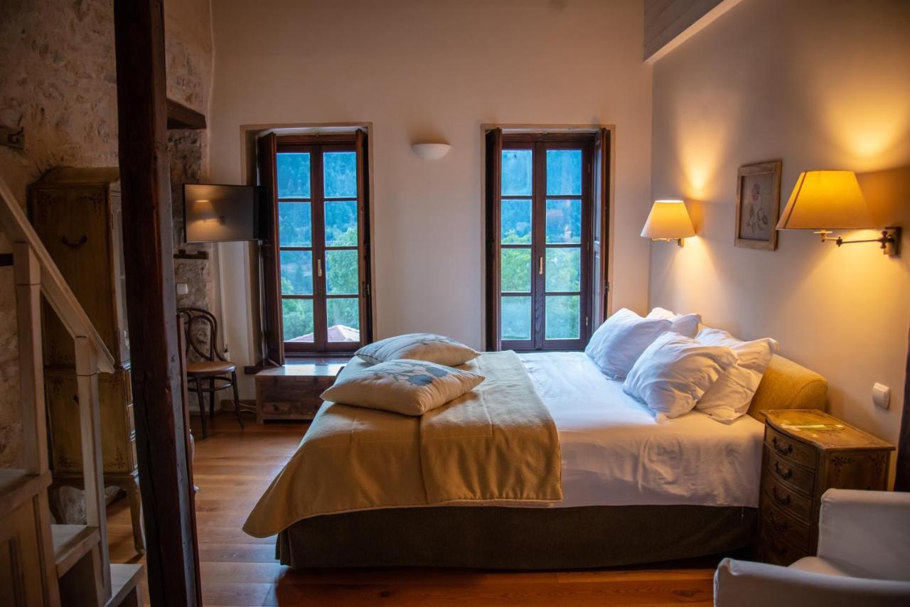 Epoches Hotel Karpeníszi Kültér fotó
