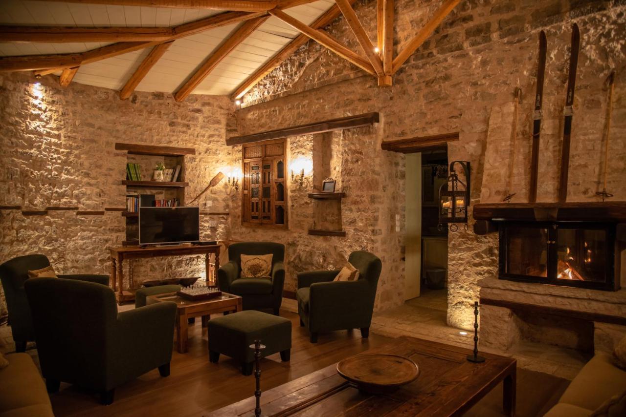 Epoches Hotel Karpeníszi Kültér fotó